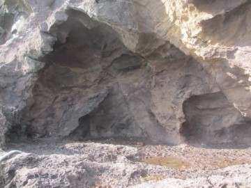 ナガウロの洞穴